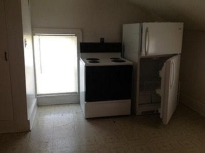 3rd image of 254 Forest Ave #2