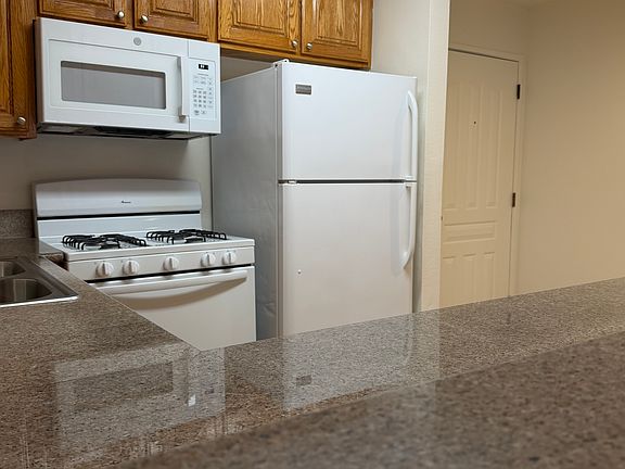 5th image of 2449 S Barrington Ave #B983bd901