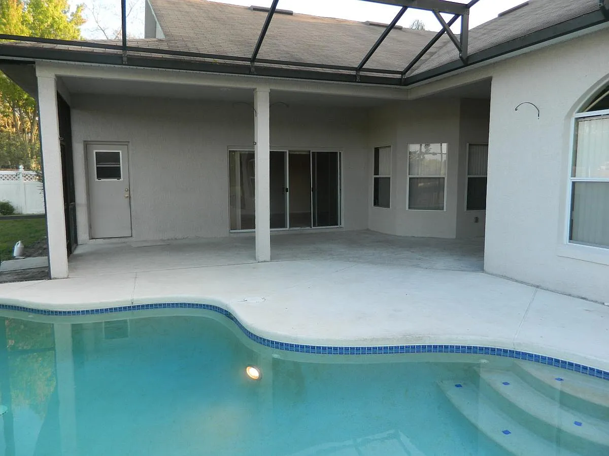5 bed, 2577 sqft, $3,300 — Photo 2