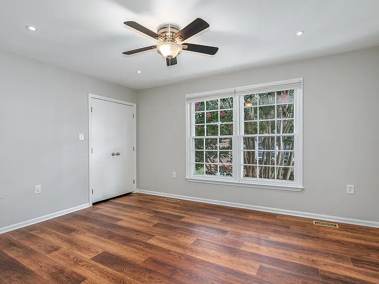 2526 S Arlington Mill Dr — Photo 9