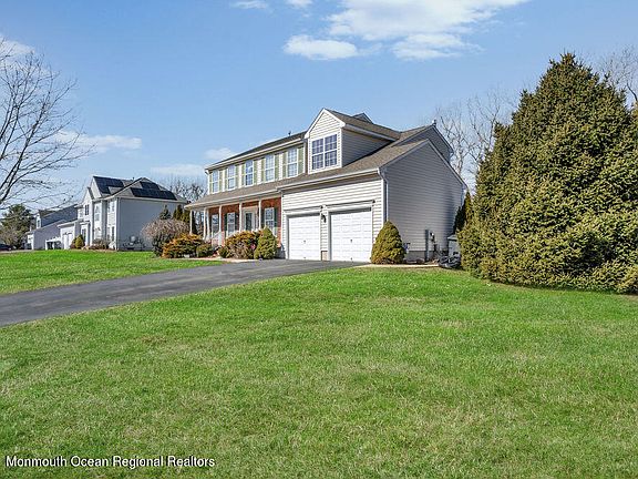 5th image of 215 Brittany Ln