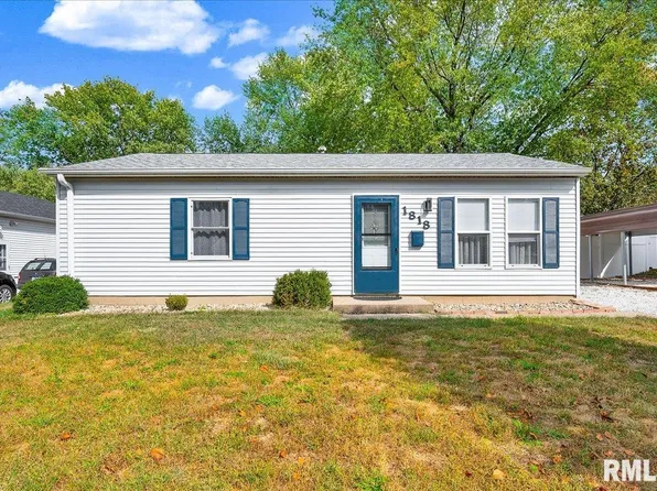 1818 Victoria Dr, Pekin, IL 61554