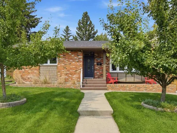 736 SE Canfield Pl SW, Calgary, AB T2W 1K6