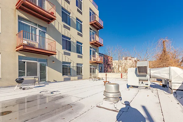 Rented by MySpaceNYC | media 22