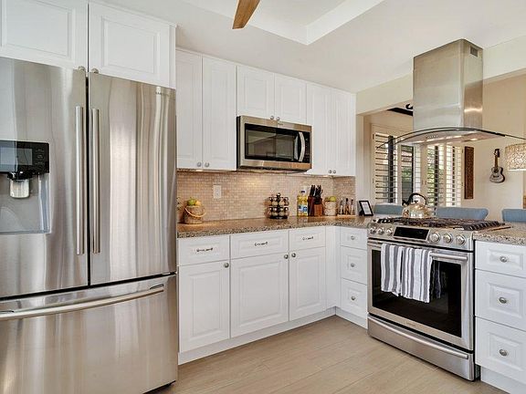 2nd image of 77631 Los Arboles Dr