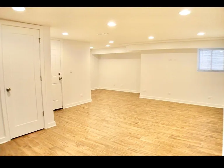 2652 N Harding Ave — Photo 2