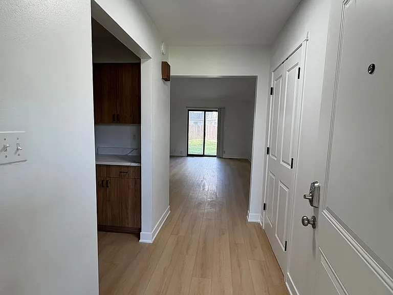 312-314 W Charter Dr — Photo 19