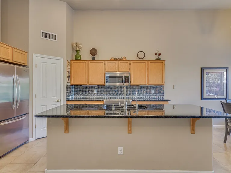 718 W Douglas Ave — Photo 4