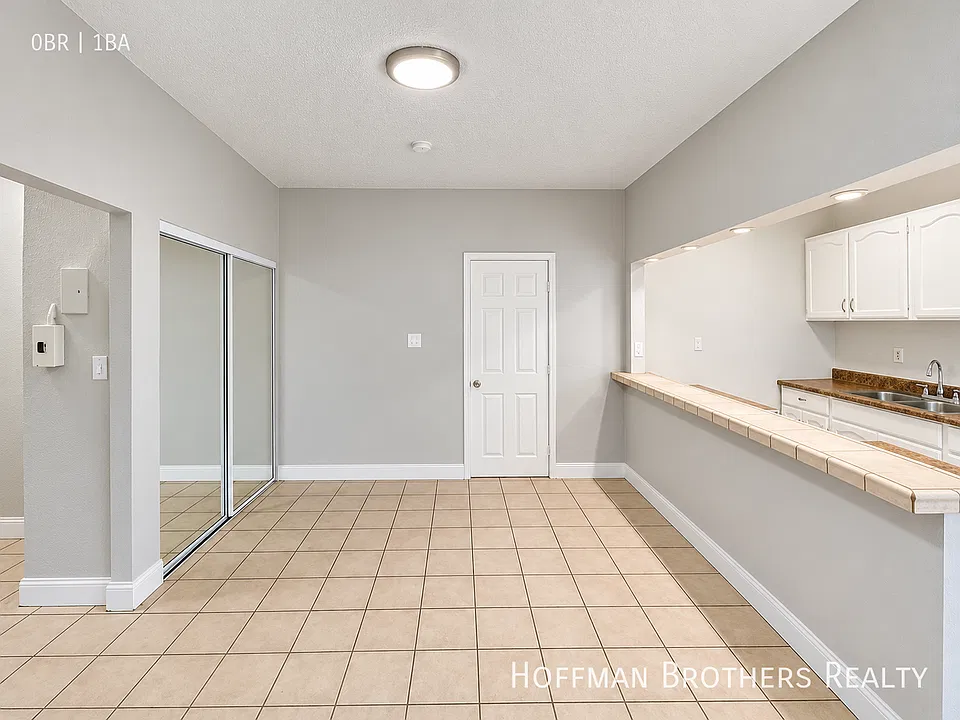 5606 S Figueroa St #3