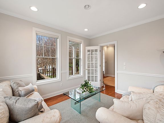 3rd image of 30 Glassbury Ct