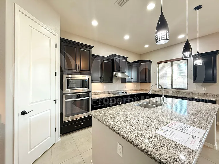 1007 E Buffalo St — Photo 8