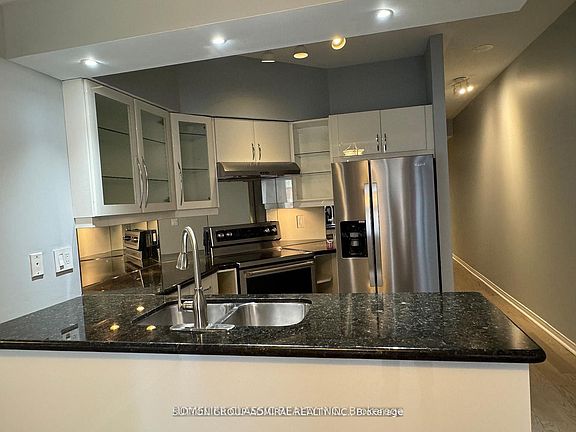 4th image of 909 Bay St #905