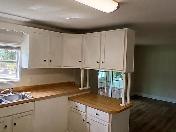 3rd image of 710 SE 170th Ave