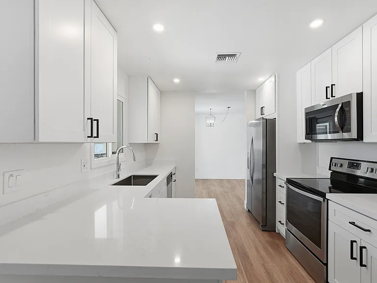 1034 E Hermosa Dr — Photo 10