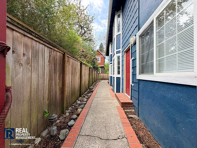 630-632 S State St Tacoma — Photo 2