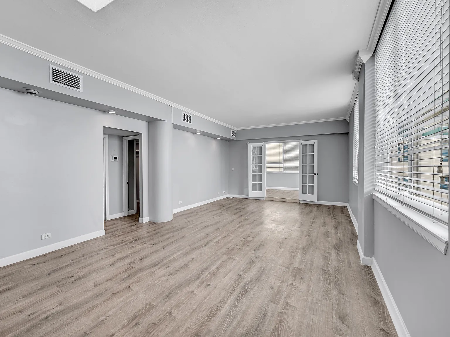 5005 Collins Ave — Photo 2