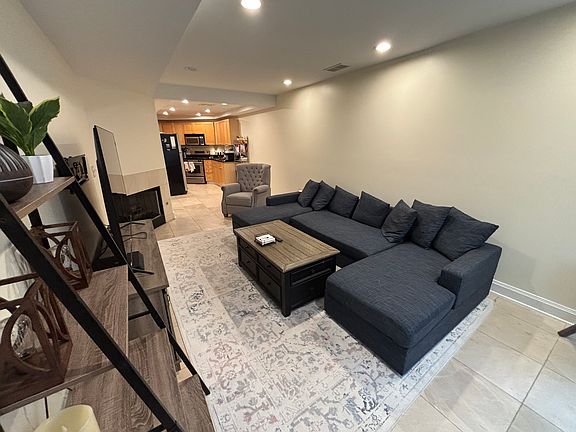 3rd image of 1216 N Lasalle St #G