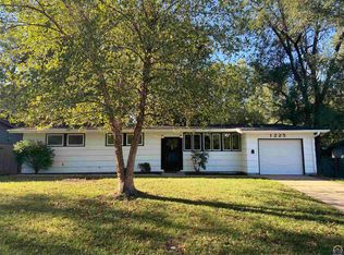 1225 SW Cornwall St, Topeka, KS 66611