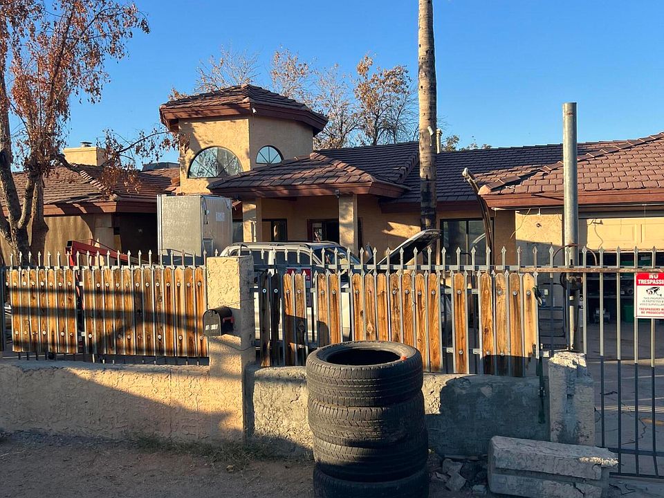 2nd image of 7610 W Orangewood Avenue