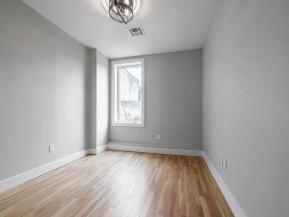 3rd image of 153 Erasmus St #1