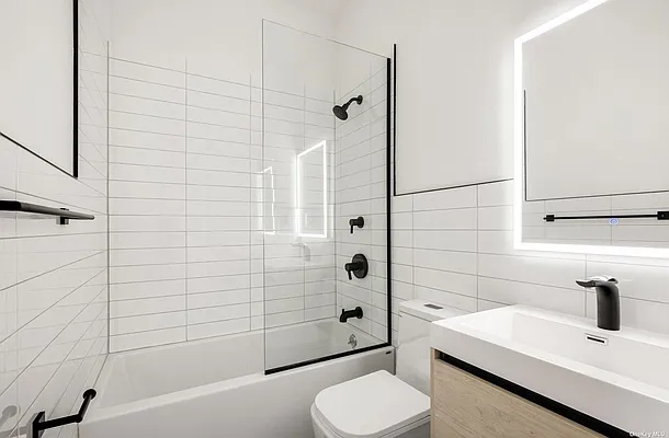 Sold by Glory Homes Realty | media 7