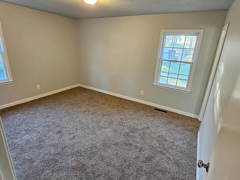 419 Whitfield Dr — Photo 7