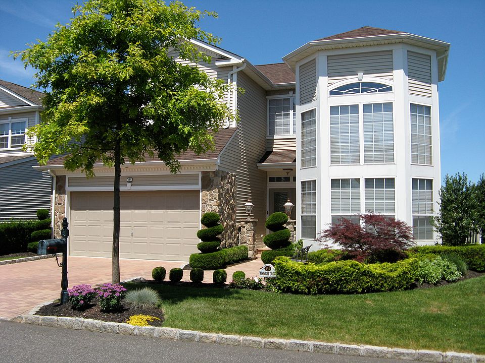 1st image of 155 Hamlet Dr