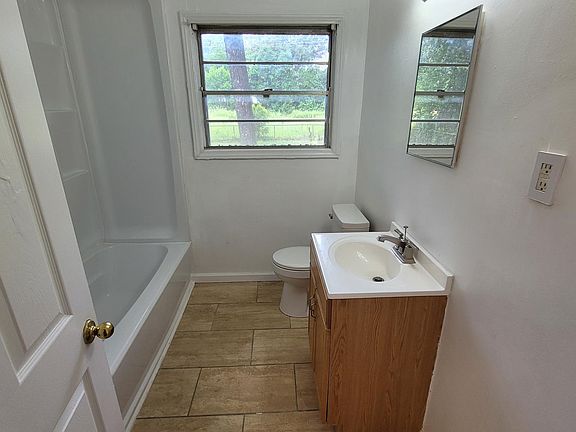 4th image of 271 Peachtree Cir