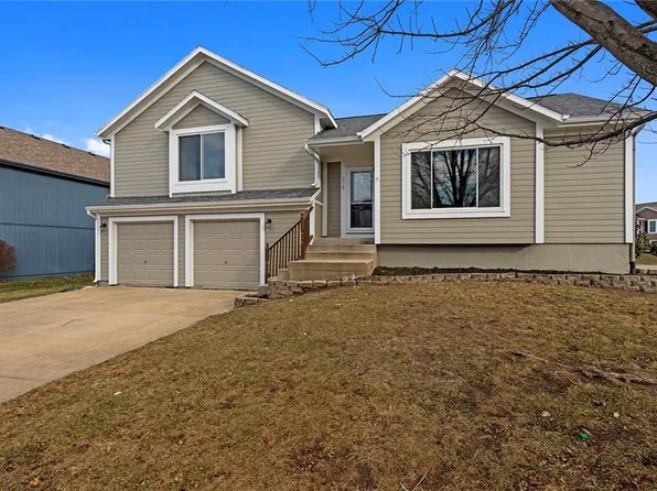 509 S Stone Creek Dr, Gardner, KS 66030