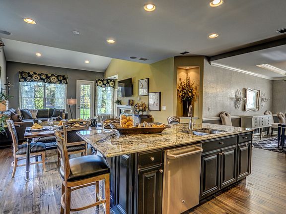 Open floorplan for entertaining