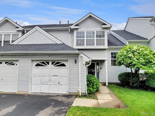 7 Tuthill Ct, Sayreville, NJ 08872