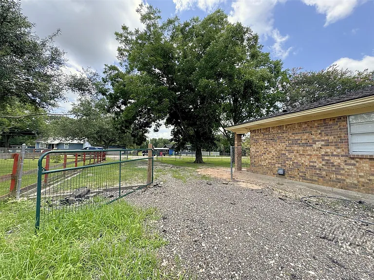 547 County Road 949E — Photo 18