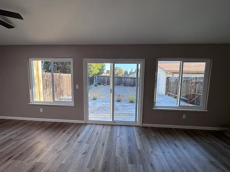 1565 Buttercup Ct — Photo 8