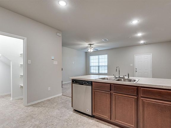 5th image of 3325 Cricket Dr