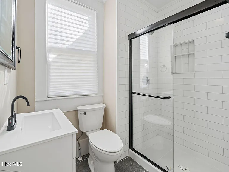 308 Dock St #LOWER — Photo 21