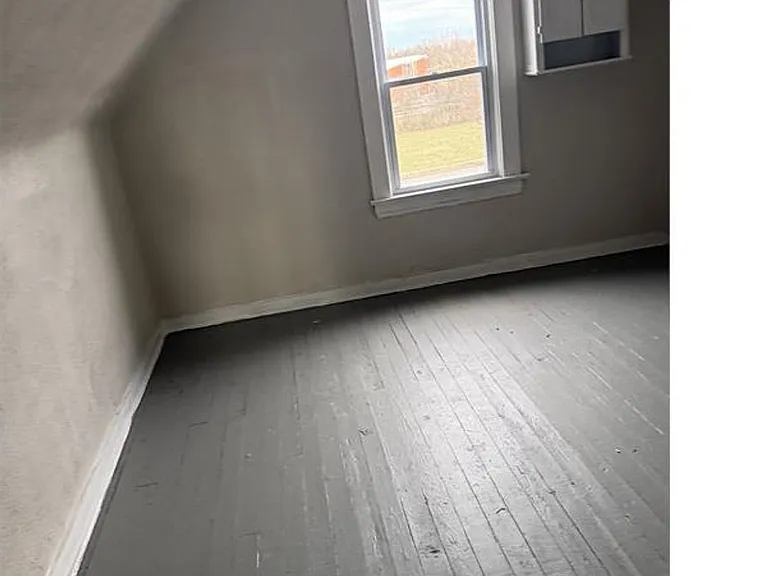 11903 Fairport Ave — Photo 10