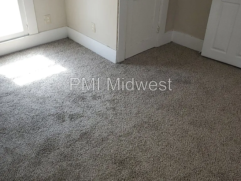 831 S Webster St — Photo 15