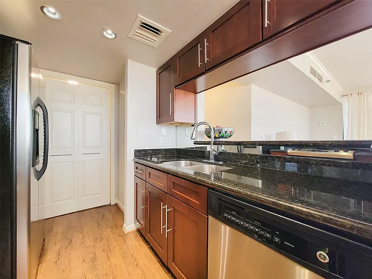 3525 Sage Rd #303 — Photo 23