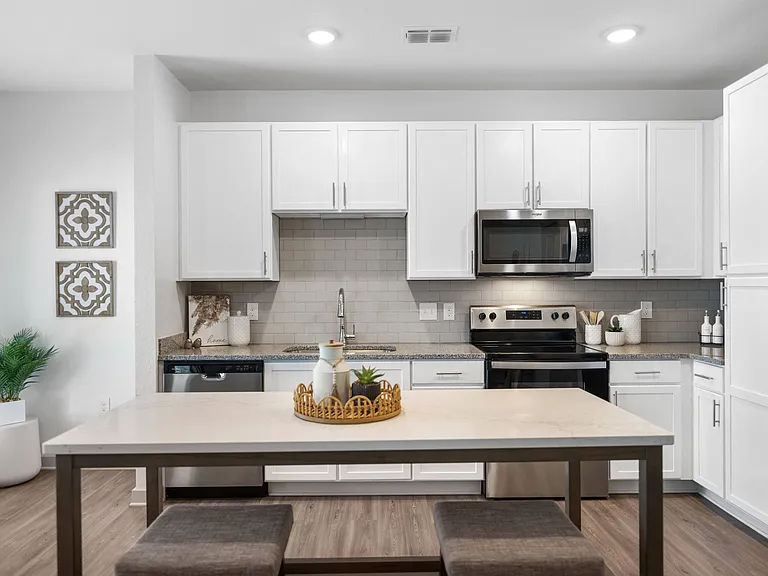 Novo Gateway Apartments and Townhomes — Photo 45