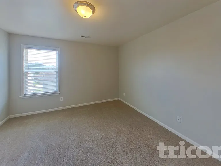 527 W Saddletree Dr — Photo 9
