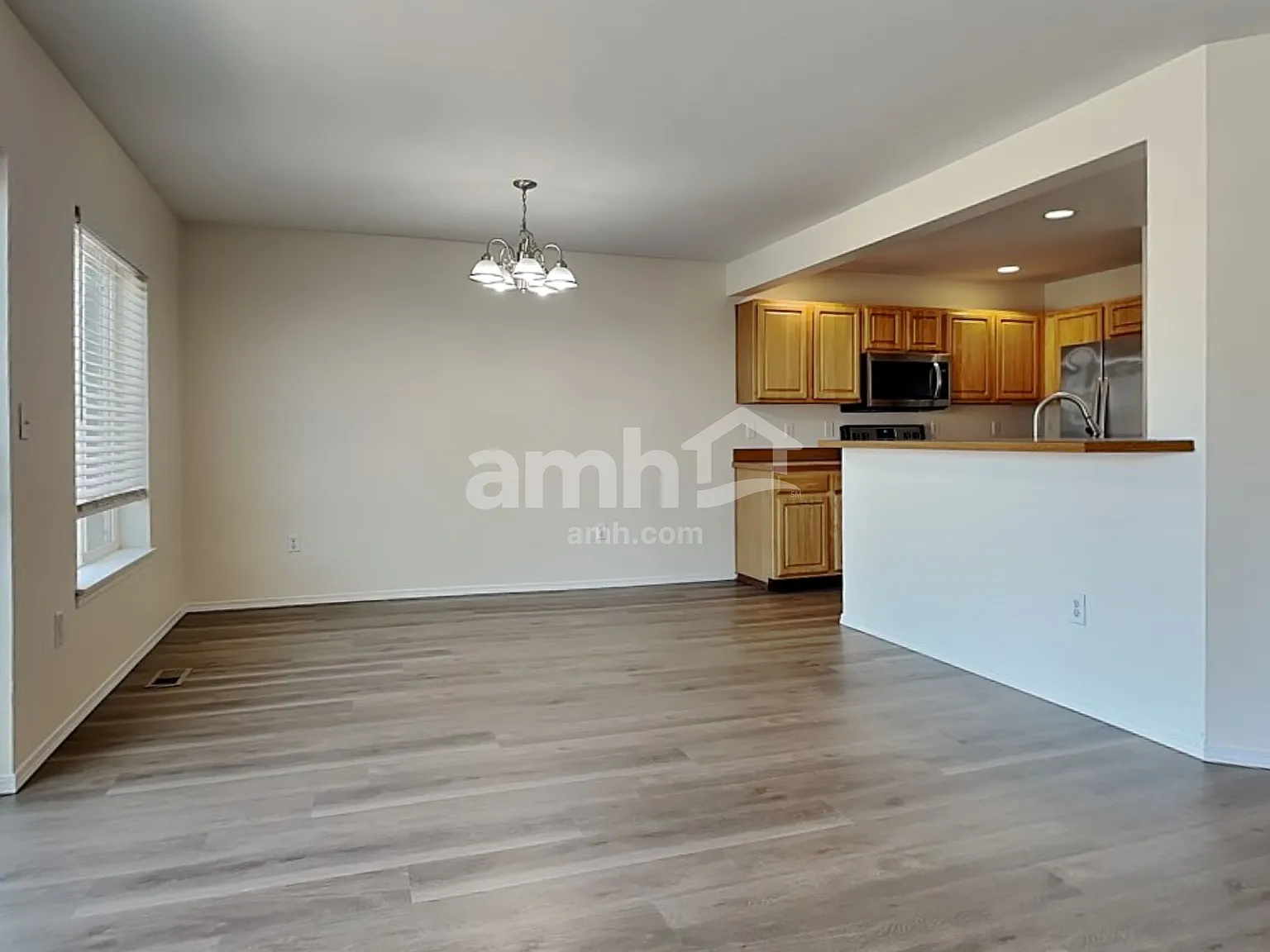 3 bed, 2.5 bath, 1472 sqft, $2,715 — Photo 4