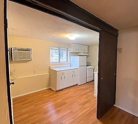 3rd image of 62 E 21st St Floor 2