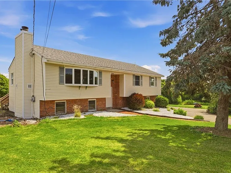 49 Dexter St — Photo 2