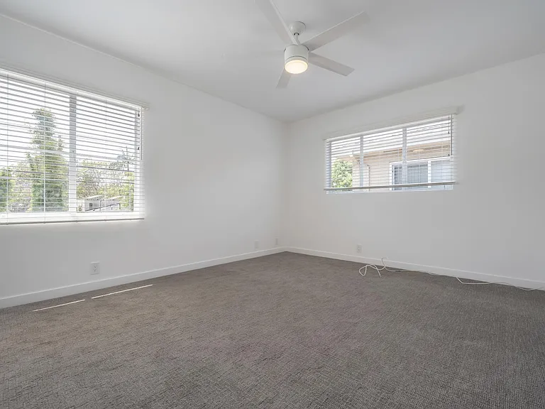 3201 S Barrington Ave #F — Photo 12