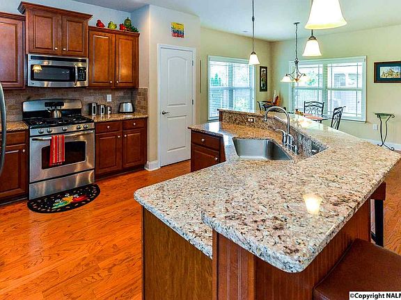 4th image of 3004 Hampstead Dr