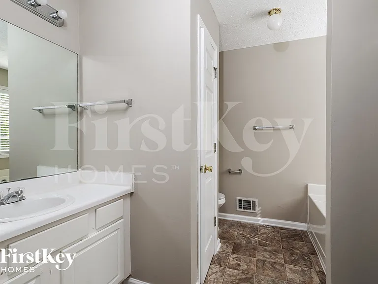 5370 Princeton Oaks Dr — Photo 10