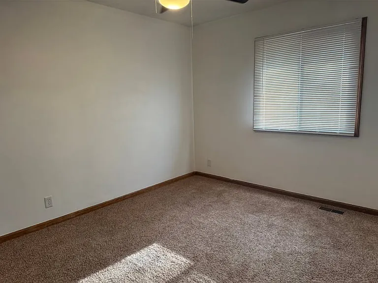 5701 S 52nd St — Photo 10