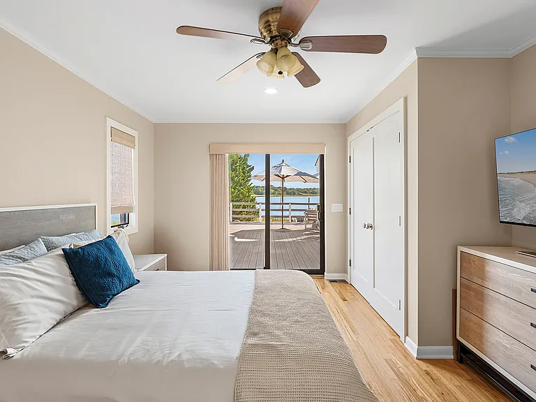 37 Sandgate Ln — Photo 11