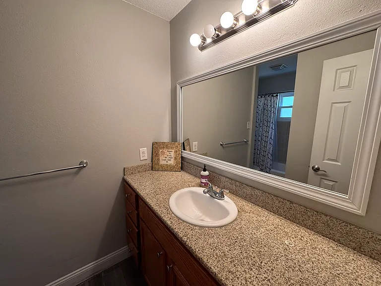 4229 Lancaster Dr — Photo 15