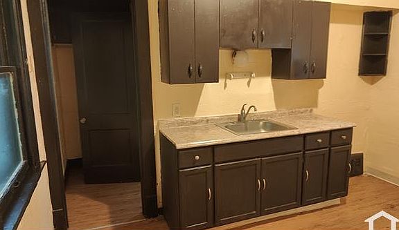 3rd image of 10709 Parkview Ave #1